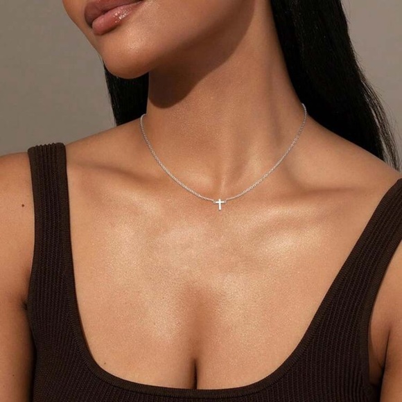 Silver cross necklace - Picture 2 of 3